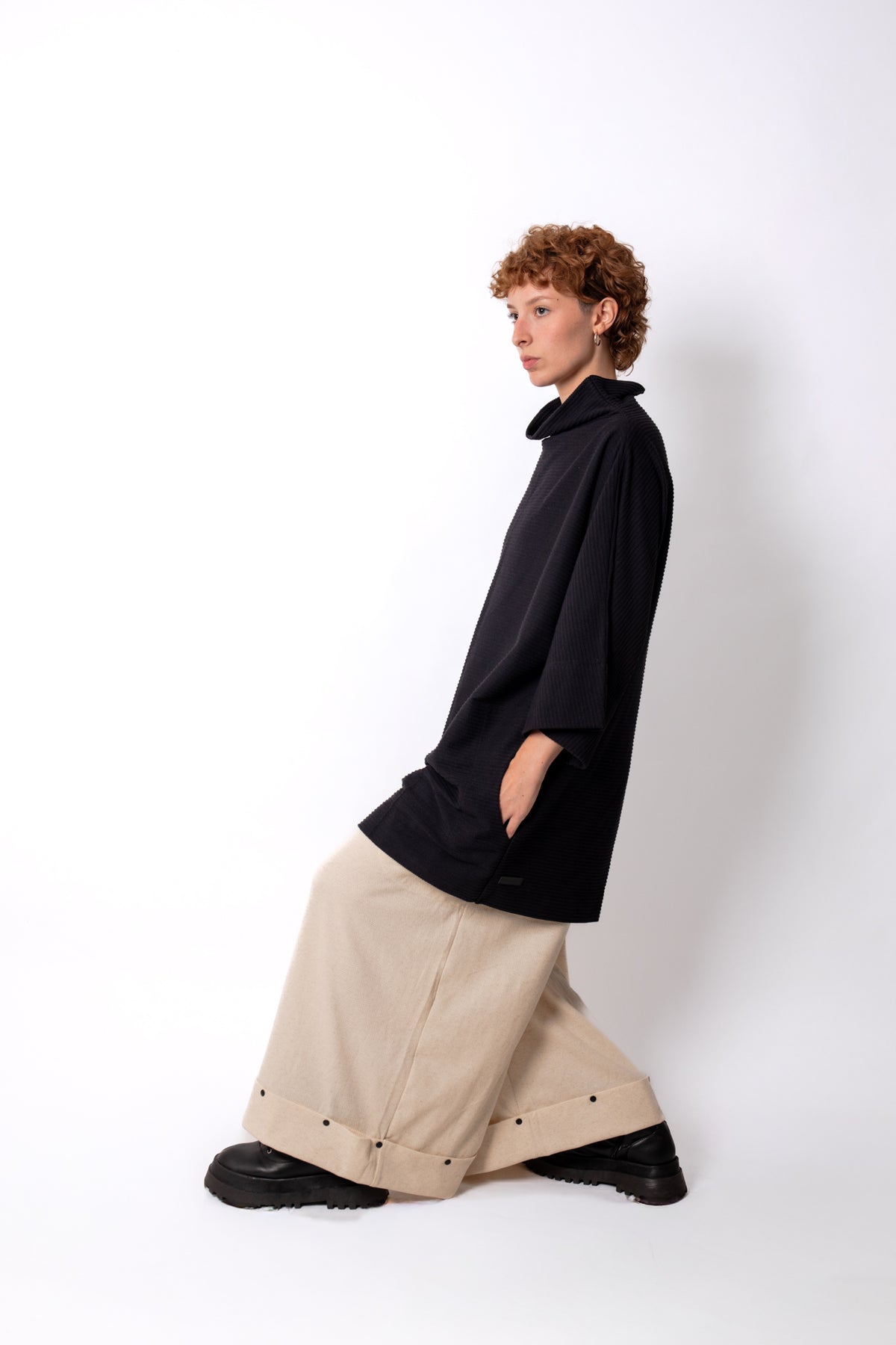 EC-M33-1 blusa gola alta e bolsos