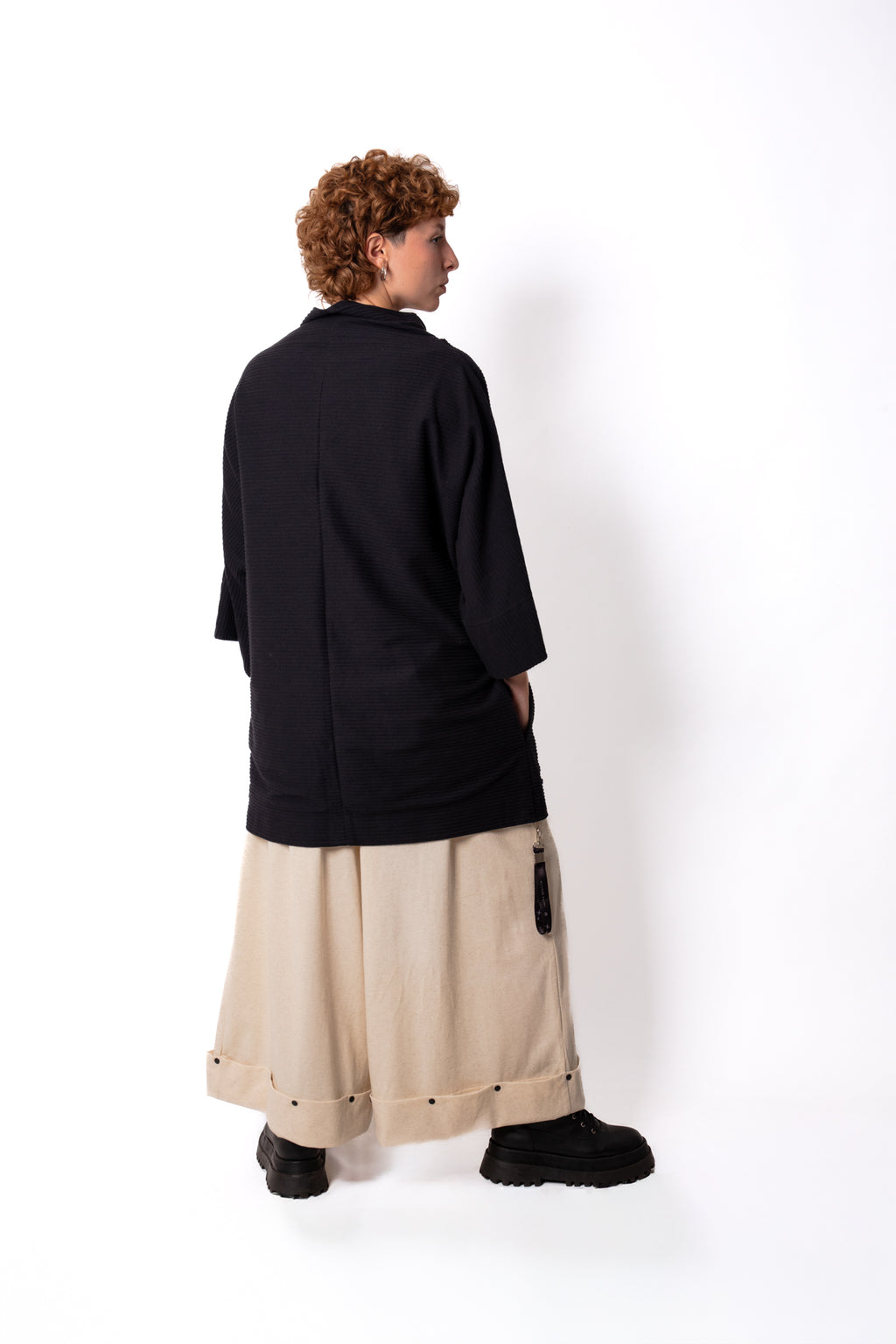 EC-M33-1 blusa gola alta e bolsos