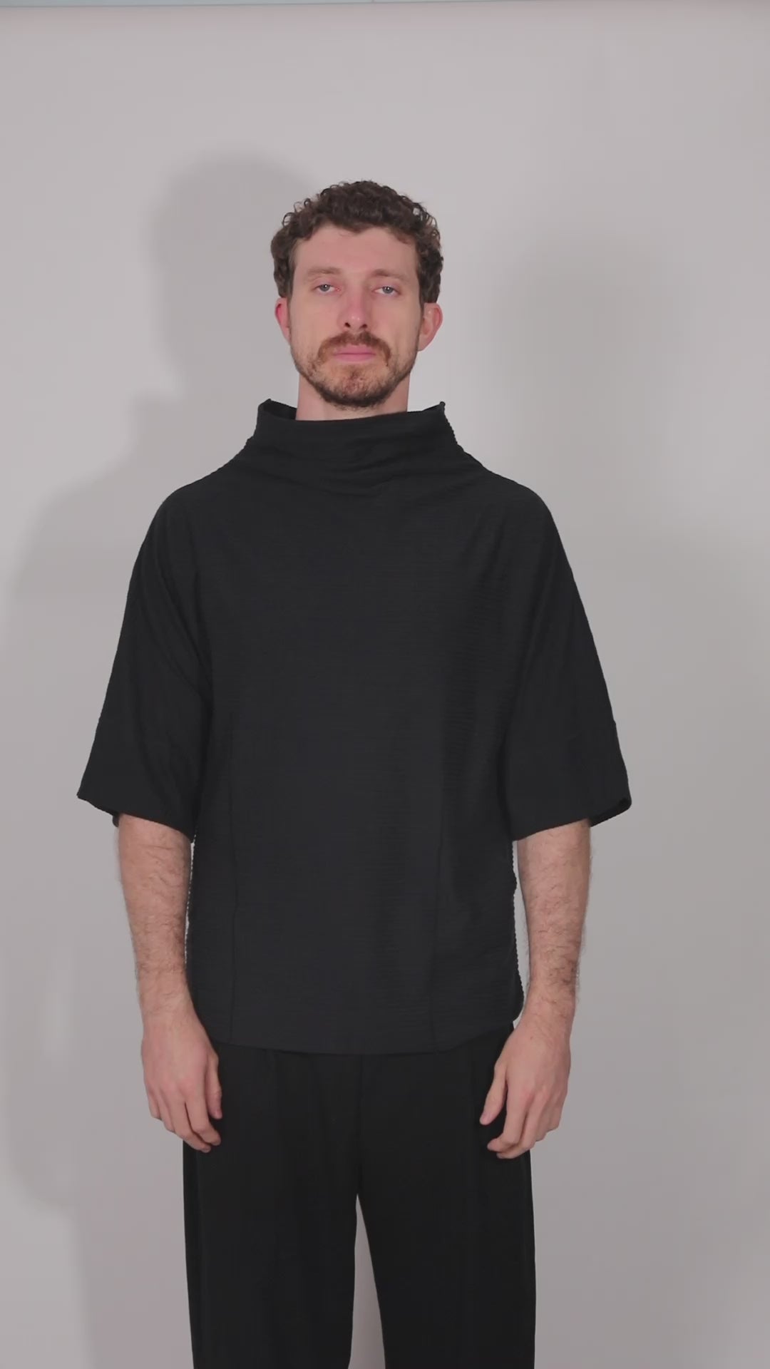 EC-M33-1 blusa gola alta e bolsos